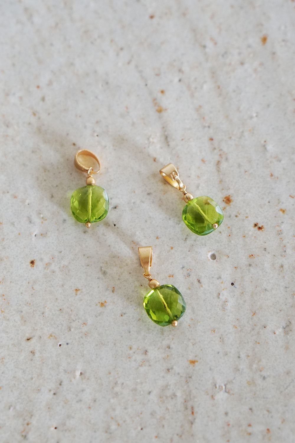 キランチャーム faux Peridot miiThaaii (ミーターイー)
