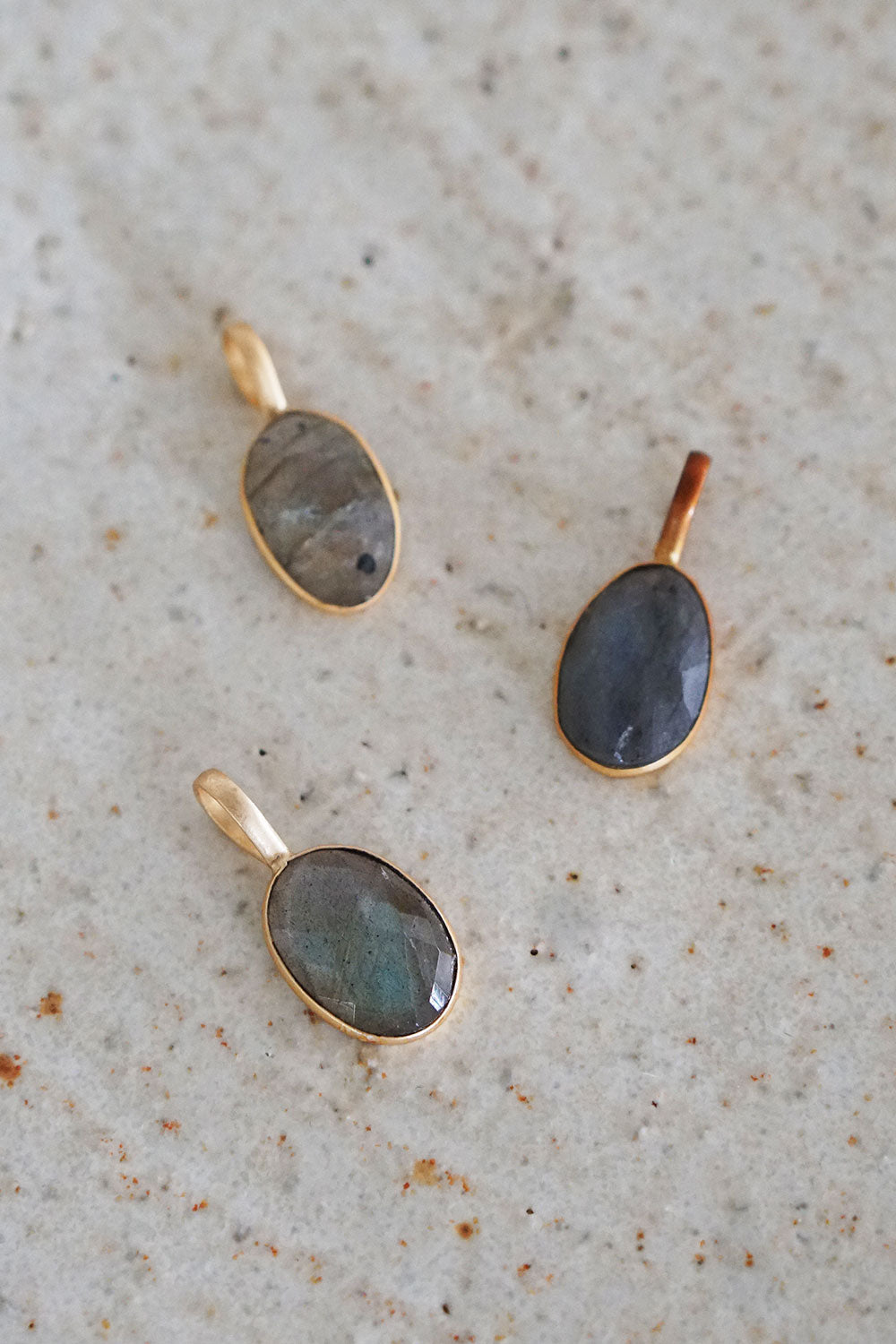 キランチャーム　labradorite 002 miiThaaii  (ミーターイー)
